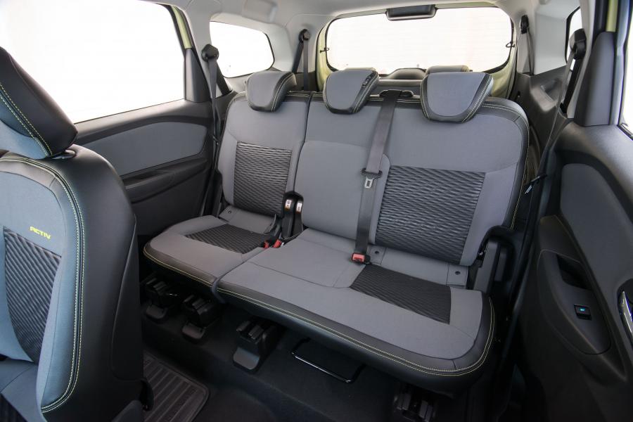 Интерьер Chevrolet Spin Activ 2018 года  (фото 3 из 14)
